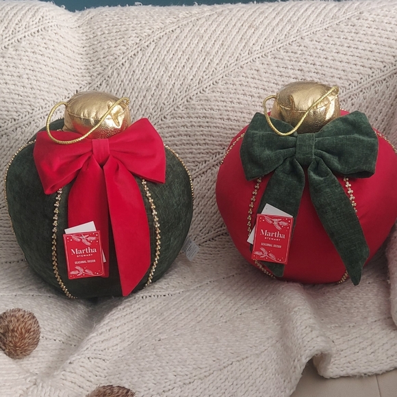 MARTHA STEWART New Ornament Crystal Pillows